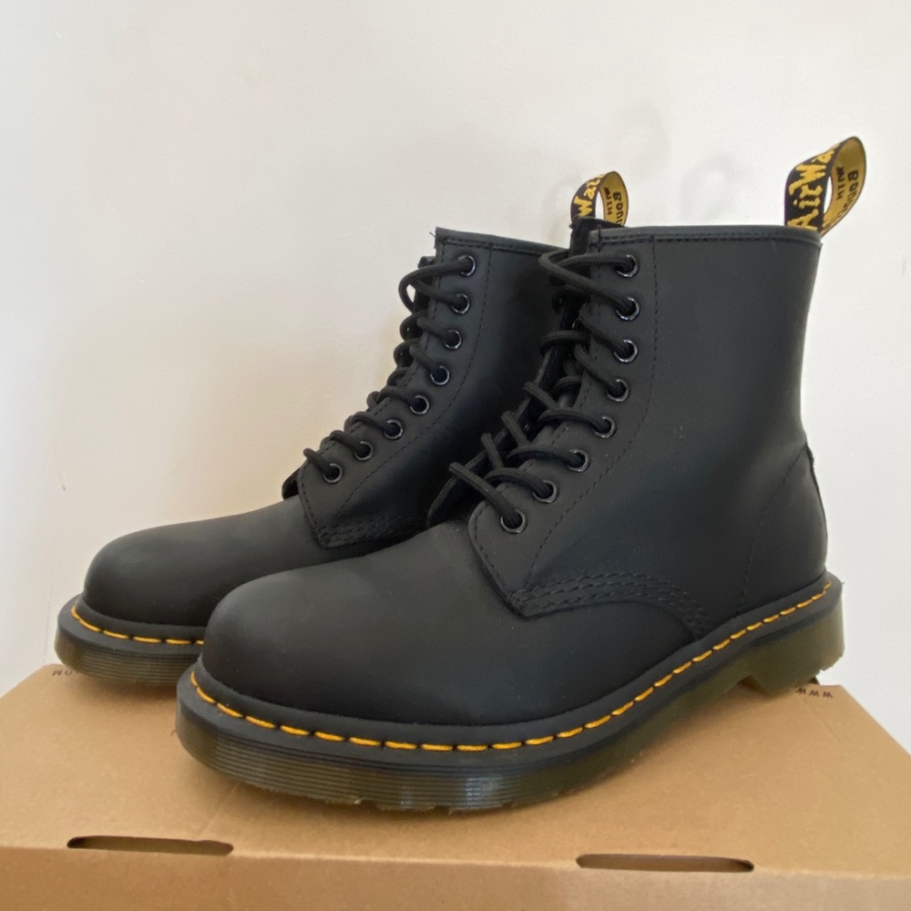 COPY - Doc Martens classic 1460 greasy leather bo…